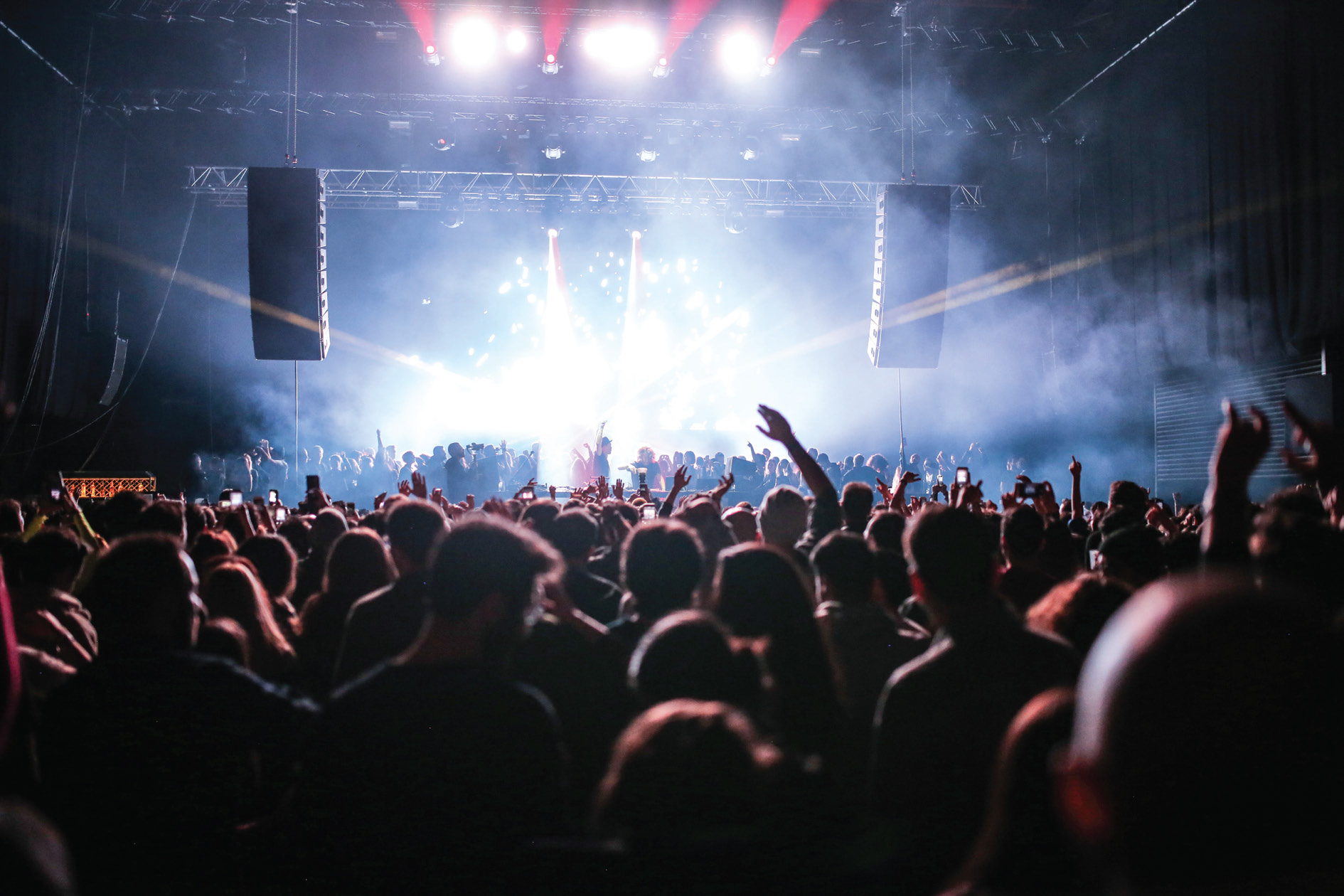 A large-scale live electronic music production in Istanbul