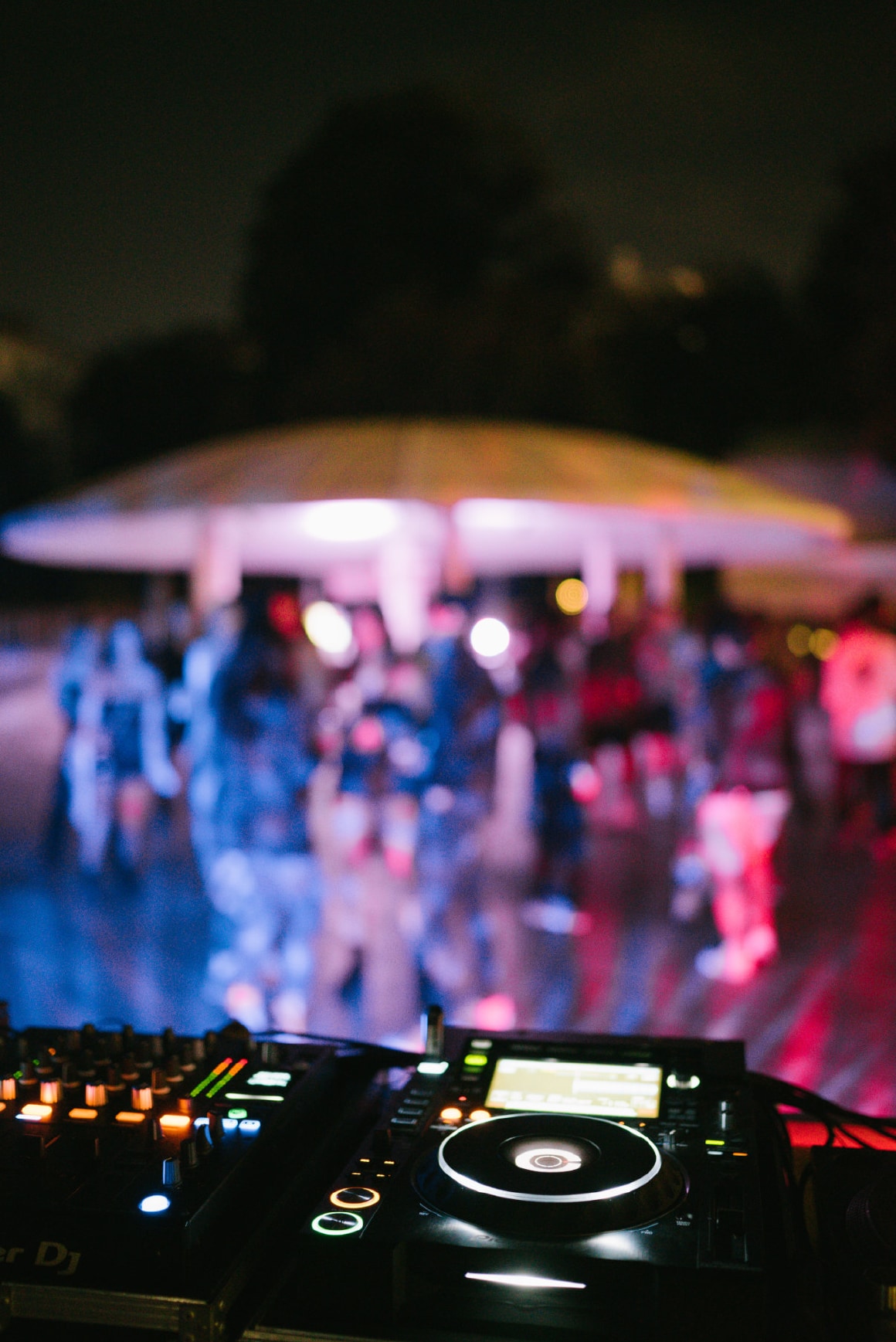 KULÜP DJ booth with the gathering beyond